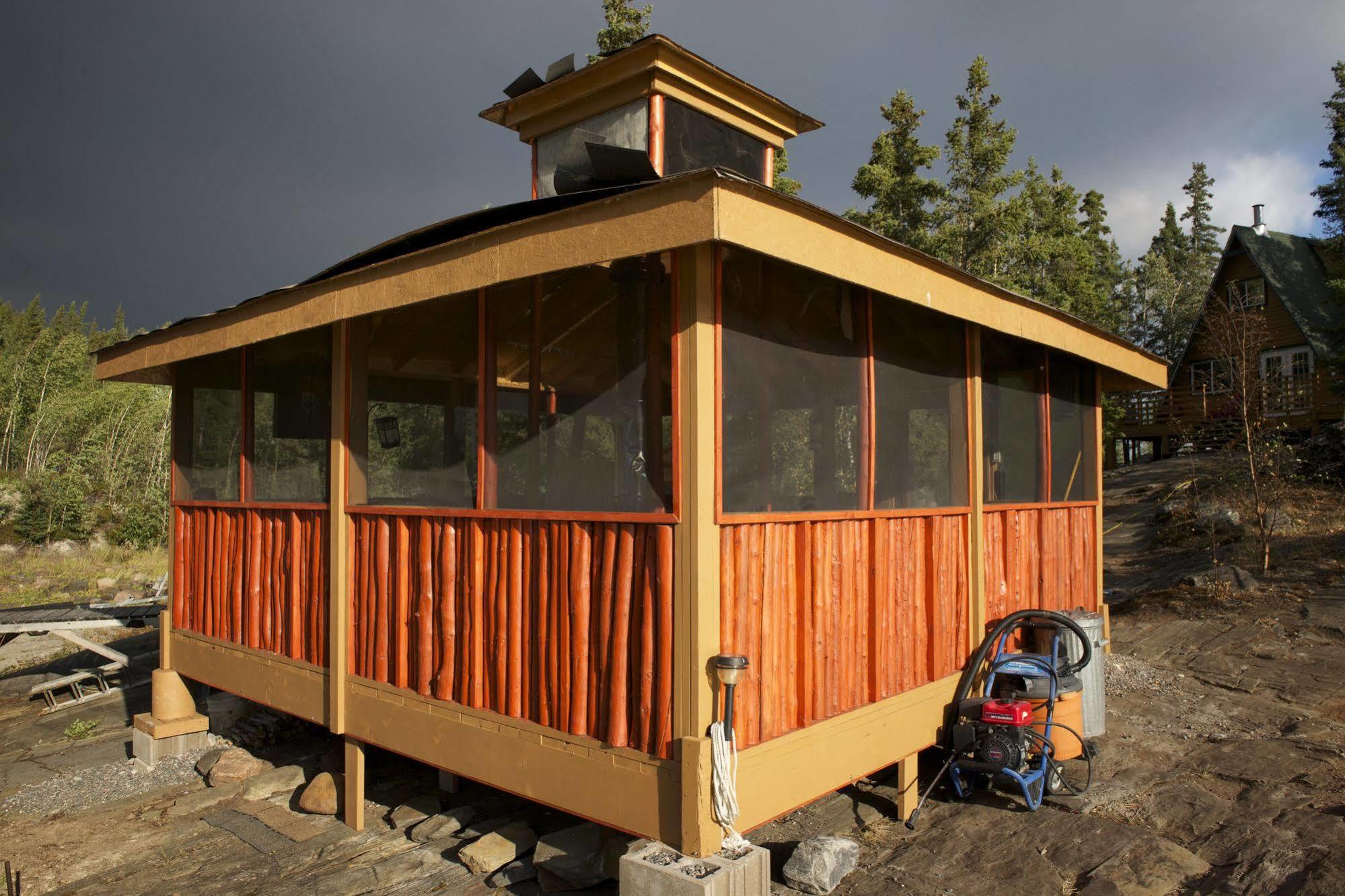 Yellow Dog Lodge, Inc. Yellowknife Exterior photo